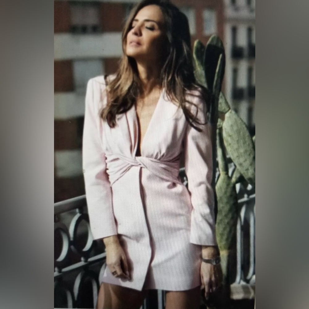 ZARA NWT SS21 DRAPED JACKET
DRESS LIGHT PINK MINI DRESS SIZE S